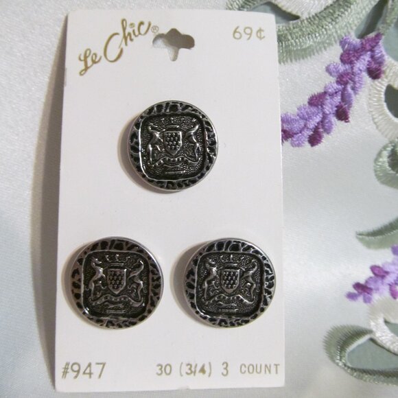 Vintage NEW Le Chic Buttons 3 Buttons on 1 Card ~ Silver Metal Crest Shield - Picture 2 of 8